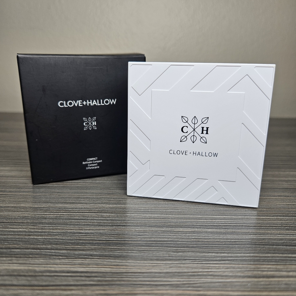 CLOVE + HALLOW Refillable Compact - Picture 4 of 6
